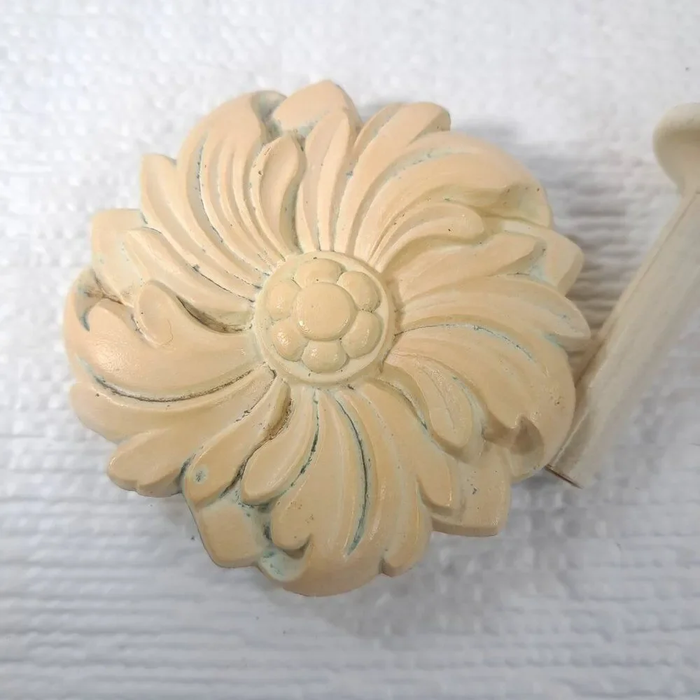 Vintage Kirsch Floral Medallion Curtain Drapery tieback holdback white cream‎